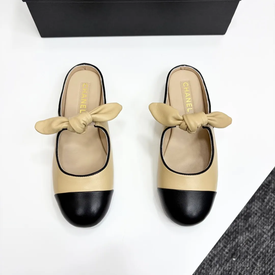 👟👟Ex-factory price 480👟👟 Chanel 25C Early Spring Mary Jane Shoes Series This season’s shoes are all great! The pure black Mary Jane is very comfortable on the feet and the upper leather is also very soft, so you don’t have to worry about rubbing your feet. The bunny ears are also very cute, and the black and white color matching and black fabric cover are very nice. Upper cowhide, inner sheepskin, genuine leather outsole Size: 35-39 40/41 Customized, non-refundable and non-exchangeable